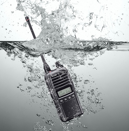 Bộ đàm Icom cầm tay IC-F3230DT, IC-F4230DT chống nước theo chuẩn IP67