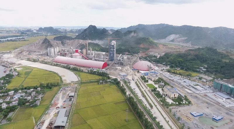 Đặc điểm địa hình nhà máy hoạt động gây khó khăng cho việc liên lạc bộ đàm